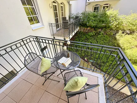 bestuhlter Balkon