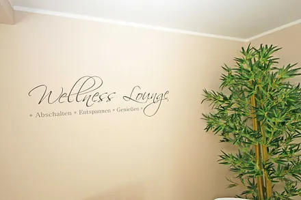 Wellnessbereich mit Innenpool (8 m x 4 m - 1,30 m tief), Sauna und Ruheraum im Haupthaus A inklusive