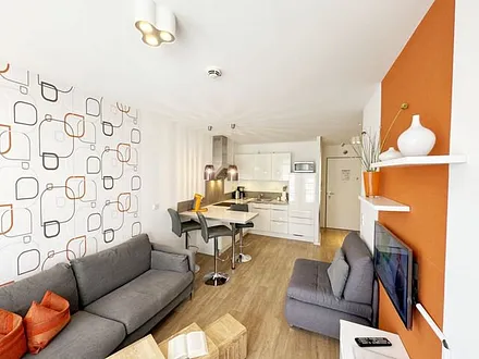 kombinierter Wohn-/Koch- und Essbereich