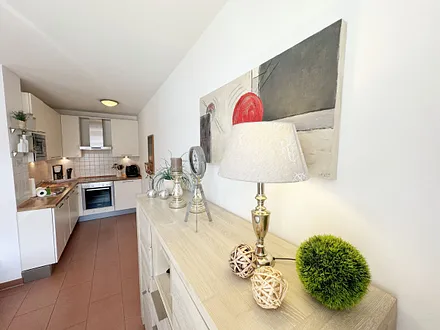 Küchenzeile mit angrenzenden Sideboard