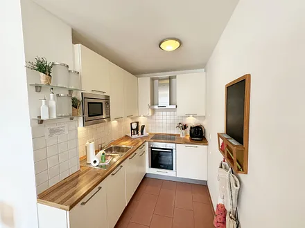 Küchenzeile mit Backofen