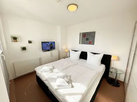 Schlafzimmer mit Doppelbett