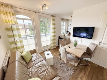 gemütlicher Wohnbereich mit LCD-TV