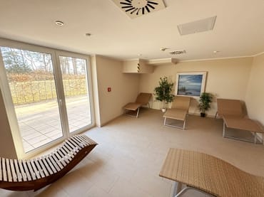 Wellnessbereich mit Liegen
