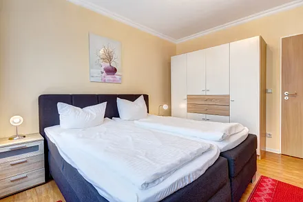 geräumiger Kleiderschrank