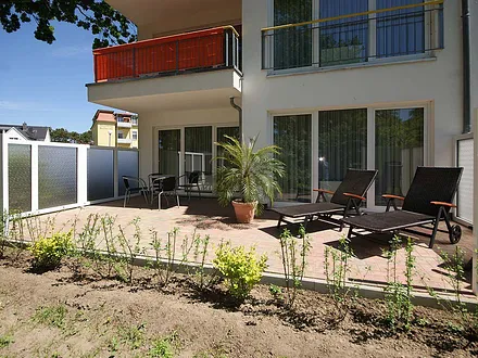20m² große möblierte Terrasse inkl. Sonnenliegen