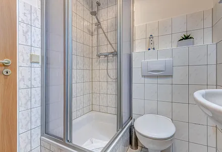 Tageslichtbad mit Dusche/WC & Föhn