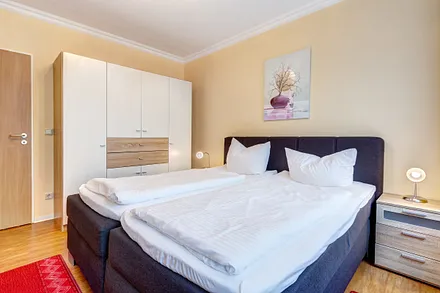 Schlafzimmer mit Doppelbett