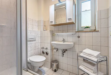 Tageslichtbad mit DU/WC und Föhn