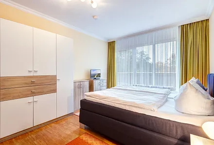 2. Flat-TV im Schlafzimmer