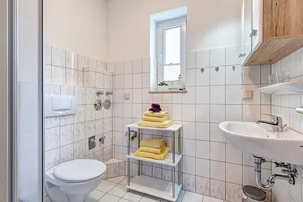 Bad mit Dusche/WC & Föhn