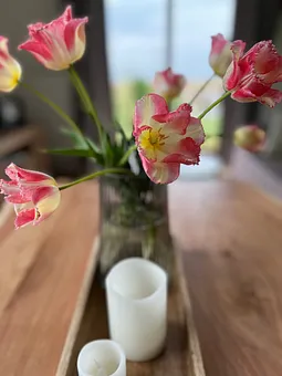 Begrüßung mit frischen Blumen