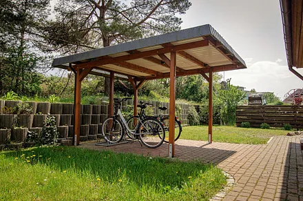 Unterstand für die Fahrräder