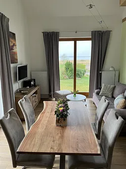 Wohn/Essbereich mit TV