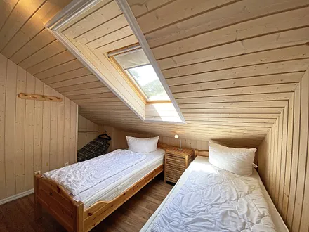 Schlafzimmer mit 2 Einzelbetten (0,90 m x 2,00 m)