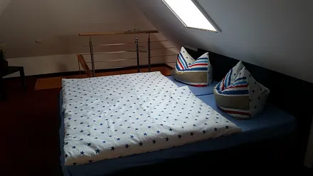 Hauptschlafzimmer mit begehbarem Kleiderschrank