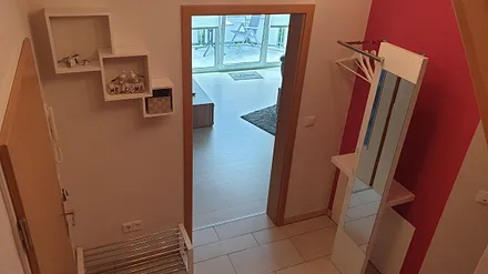 Flur / Treppenaufgang zum Dachgeschoss