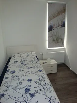 auch mit Verdunklungsrollo