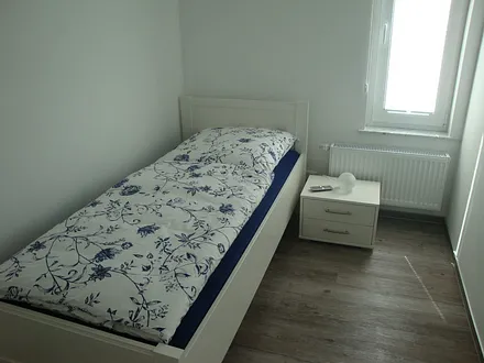 3. Schlafmöglichkeit mit Bett 90x200cm