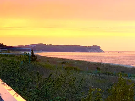 Fast tägliche kann man traumhaft schöne Sonnenuntergänge auf der Seebrücke von Göhren und dem Strand dort genießen.