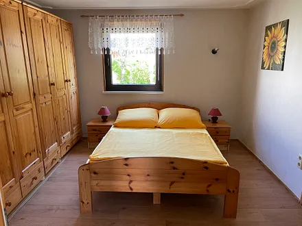Schlafzimmer 1