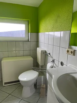 Badezimmer - die Dusche befindet sich auf der anderen Seite 
