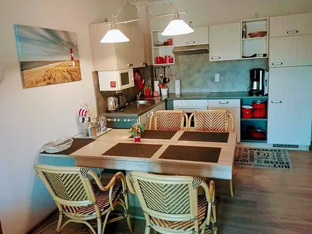 Eßplatz  Tisch 2x ausziehbar und 6 Sessel