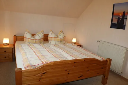 1. Schlafzimmer mit Doppelbett