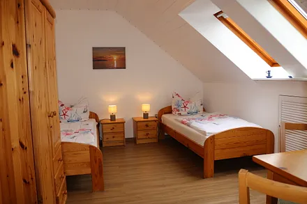 2. Schlafzimmer mit 2 Einzelbetten