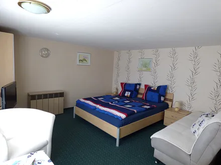 Schlafen (Doppelbett+Schlafcouch)