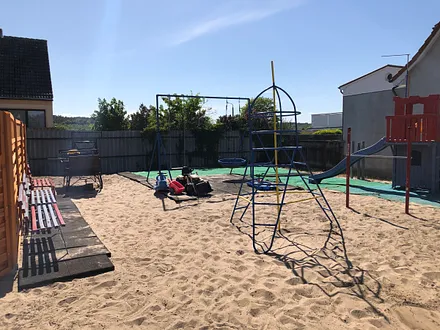 Spielplatz zur Benutzung auf eigene Gefahr