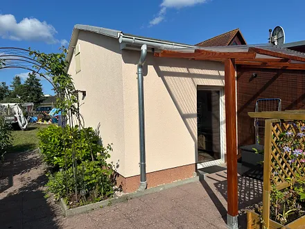 Terrasse mit Weg zum Parkplatz
