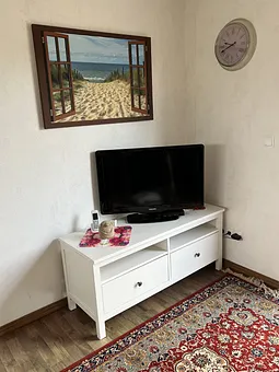 Satellitenfernseher, Telefon, kostenloses WLAN