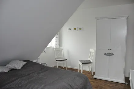 Schlafzimmer im Obergeschoss mit Doppelbett (Graues Zimmer)