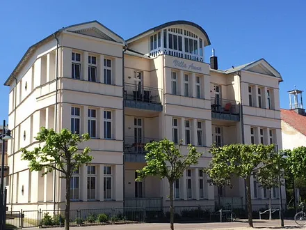 Eckwohnung 1.OG links mit Balkon