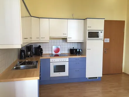 komplett ausgestattete offene Wohnküche