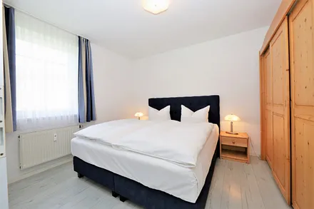 Schlafzimmer mit Doppelbett