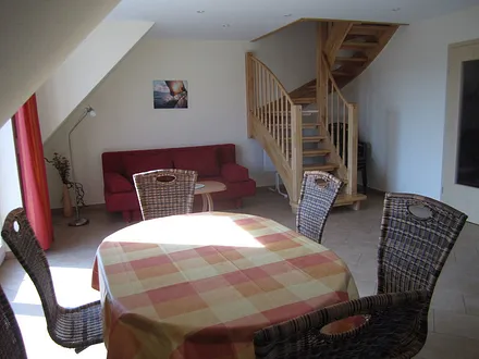 Wohnraum mit ausziehbarer Couch