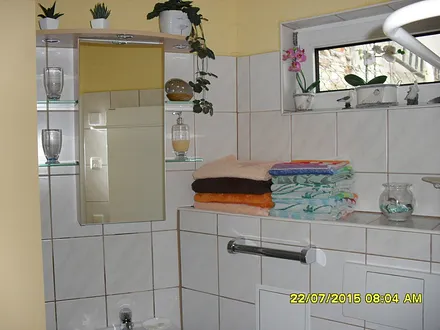 Bad mit WC und Dusche