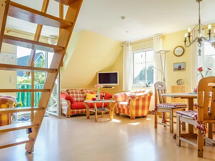 Wohnzimmer mit Esstisch