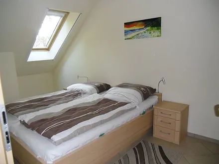 Schlafzimmer mit Doppelbett