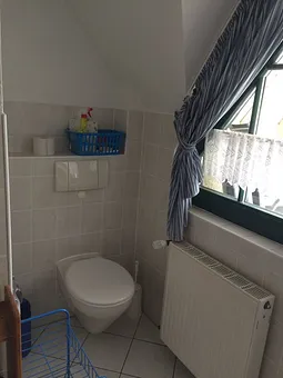 Das Bad im OG mit WC...