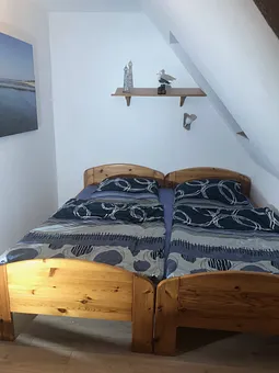 weitere Variante für's Schlafzimmer: verbunden zum Doppelbett...