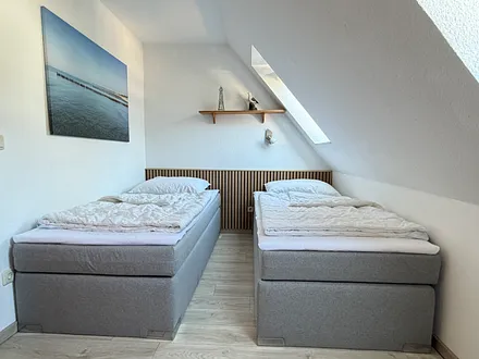 Schlafzimmer mit zwei Boxspringbetten...