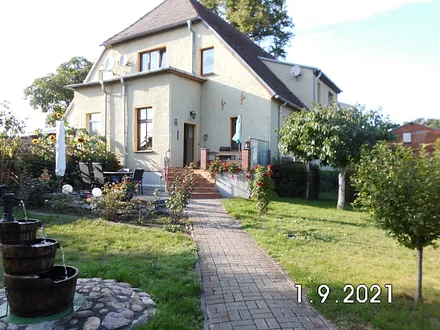 Unser Wohnhaus im Sommer