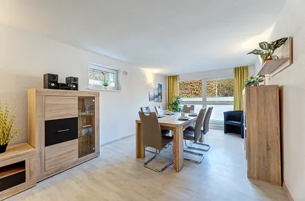 Wohnzimmer mit Essplatz