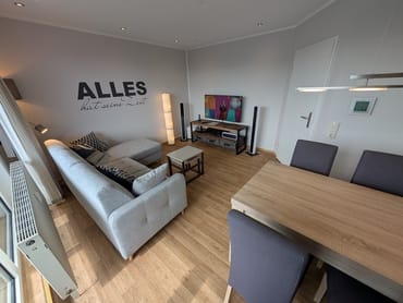 Essbereich im Wohn-Schlafzimmer