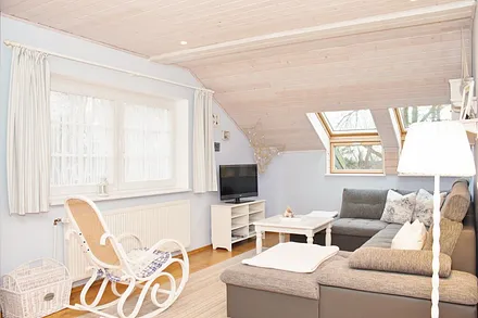 Sofa mit zusätzlicher Schlaffunktion, TV für Fire-Stick geeignet