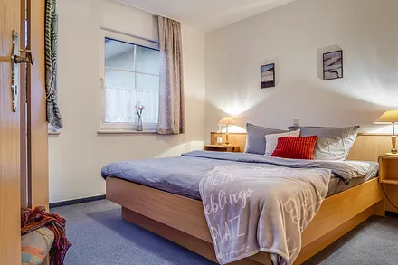 Schlafzimmer Doppelbett 180m X 2,00 m