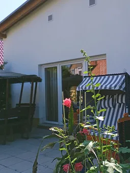 Strandkorb auf Terrasse 